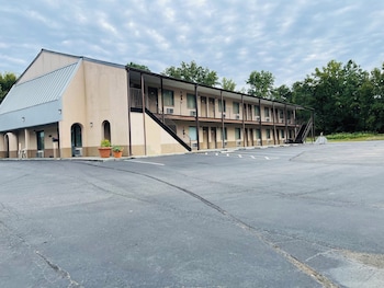 California Inn Petersburg