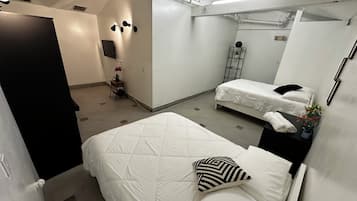 Room 12 (2 Double Beds) | 1 bedroom, free WiFi, bed sheets