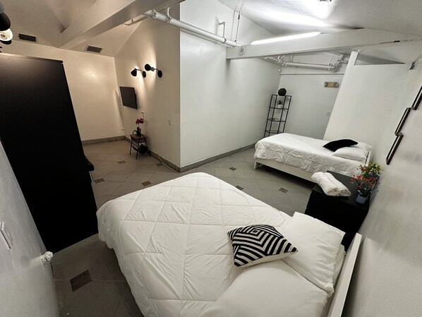 Room 12 (2 Double Beds) | 1 bedroom, free WiFi, bed sheets