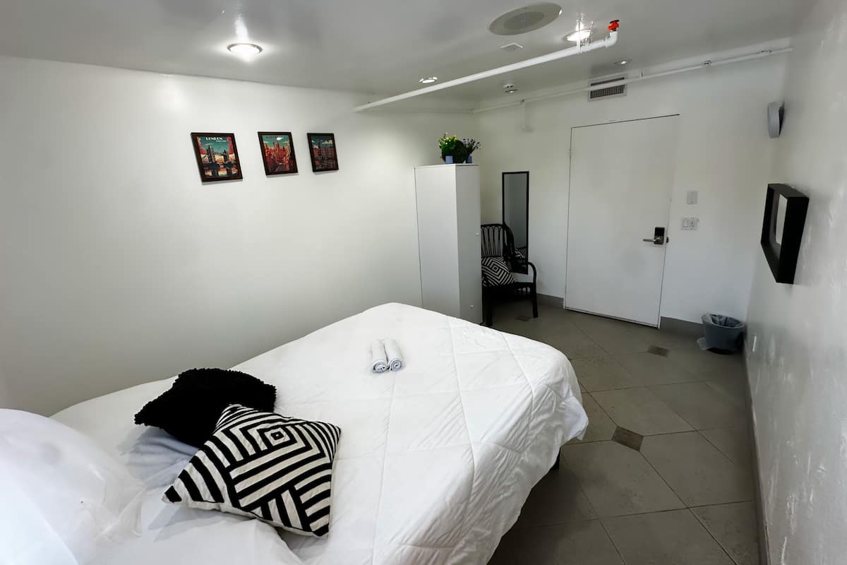 1 bedroom, free WiFi, bed sheets