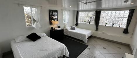 Room B6 (2 Double Beds) | 1 bedroom, free WiFi, bed sheets