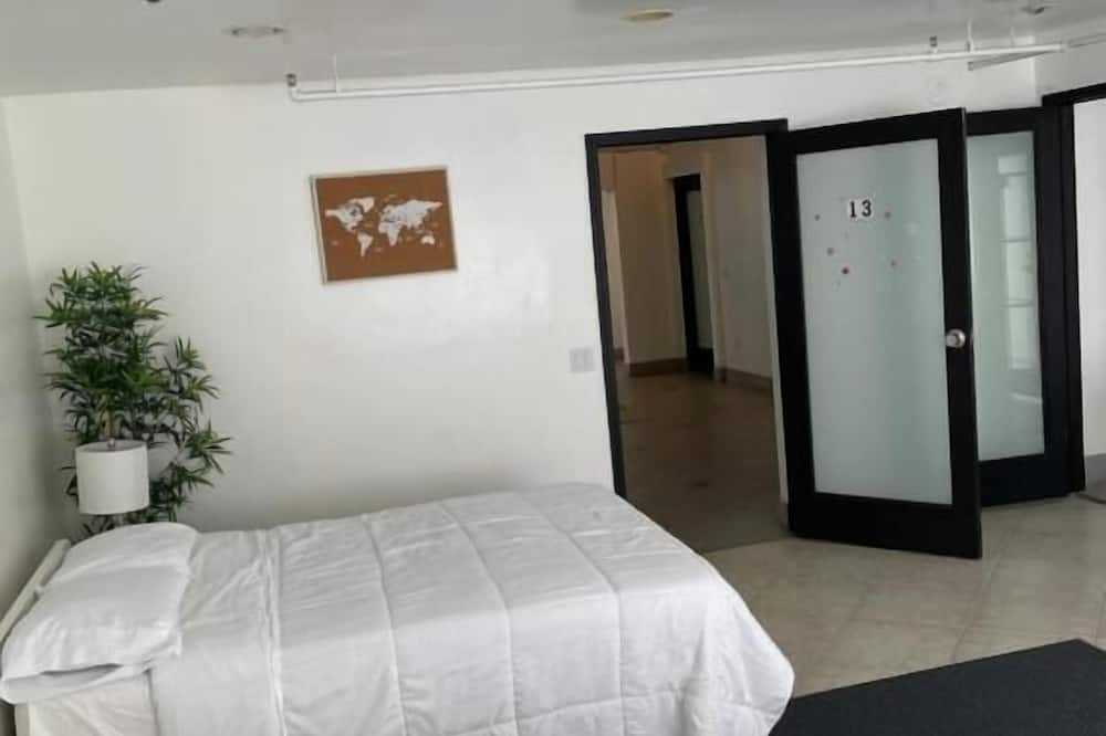 Culver City Hostel