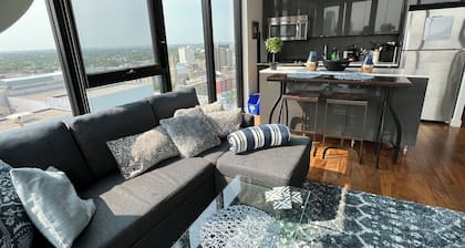 18th floor 2 bed 2 bath overlooking downtown