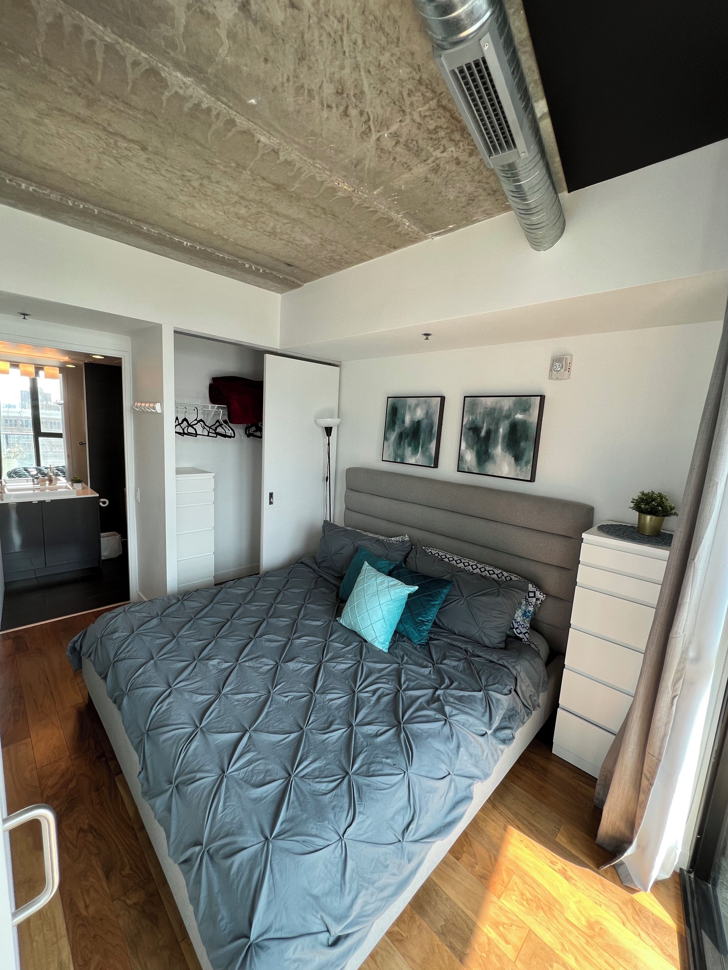 2 bedrooms, iron/ironing board, free WiFi, bed sheets