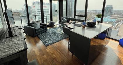 18th floor 2 bed 2 bath overlooking downtown