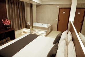 Presidential Double Room | Desk, laptop workspace, free WiFi