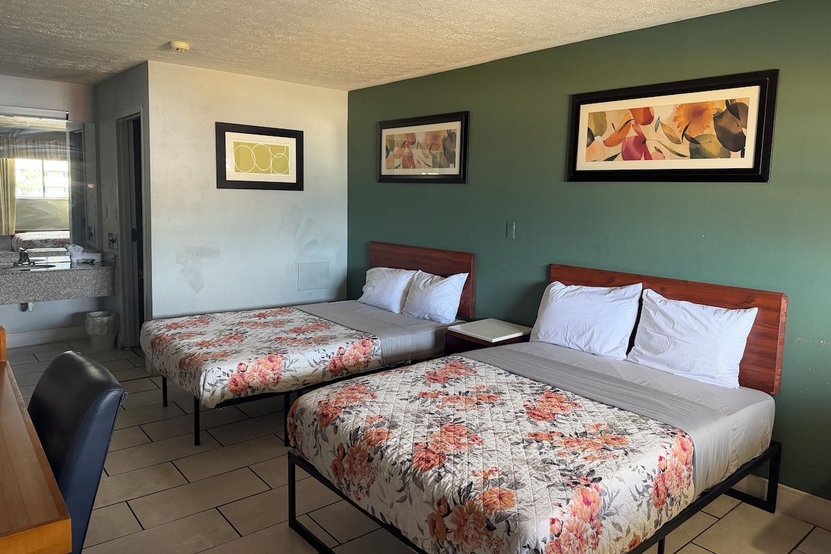 1 bedroom, desk, iron/ironing board (on request), WiFi (free)