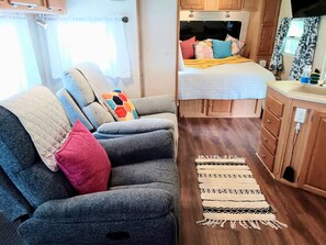 2 bedrooms, free WiFi, bed sheets - Wildcat Knob RV in the Smoky Mountains (Cosby)