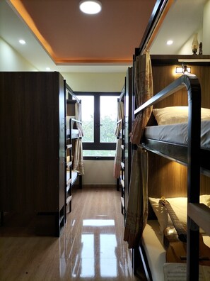 Premium bedding, memory-foam beds, in-room safe, individually decorated - Ngoc Tran Hostel (Da Lat)