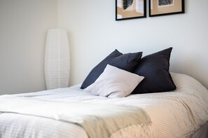 2 soveværelser, skrivebord, strygejern/strygebræt, weekendseng