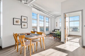 Dining - Oak Tree House 305 (Traverse City)