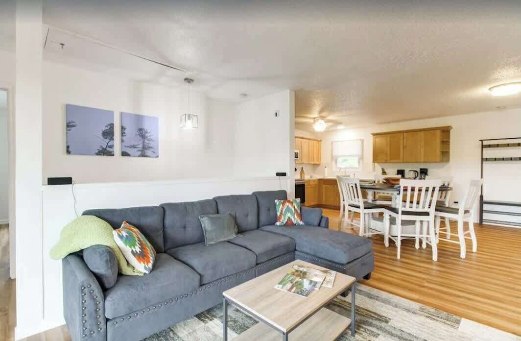 Smart TV, fireplace, offices