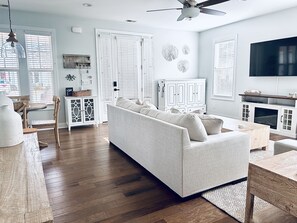 Smart TV, libros y impresora 