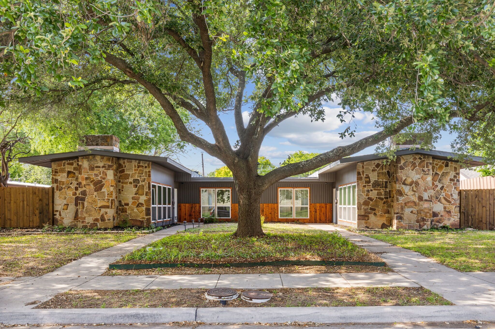 Timeless Home in N. Dallas. Minutes to Presbyterian & Medical City Hospitals!