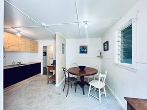 Dining - Cinnamon House - retro surf pad, 100m from Murray's Beach. (Sawtell)