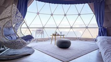 Basic Tent | Pemandangan dari bilik