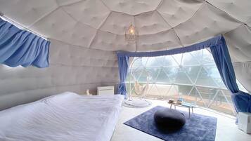 Basic Tent | 1 bilik tidur, meja, Wi-fi percuma, cadar katil