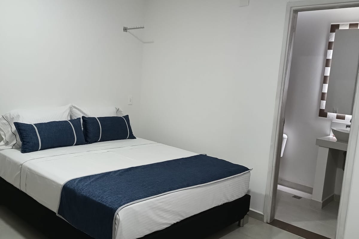 Standard Room, 1 Double Bed | 1 bedroom, iron/ironing board