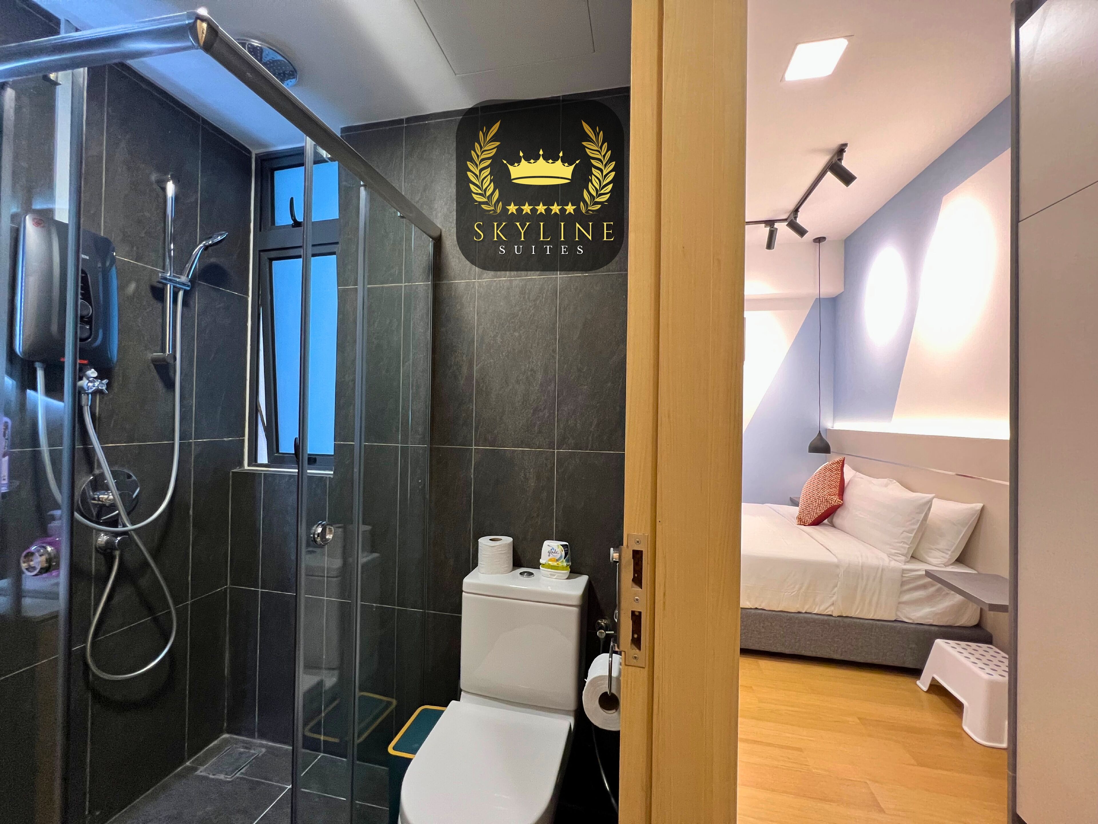 City-Studio | Badezimmer | Kostenlose Toilettenartikel, Haartrockner, Hausschuhe, Handtücher