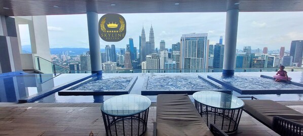 Outdoor pool - The Colony Skyline Suites KLCC (Kuala Lumpur)