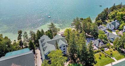 Waterfront Condo, Private Beach, Outdoor/Indoor Pools, & Walkable to Downtown