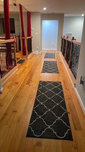 Luxury House | 8 bedrooms, soundproofing, free WiFi