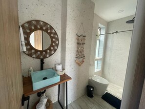Dusche, Handtücher, Seife, Toilettenpapier