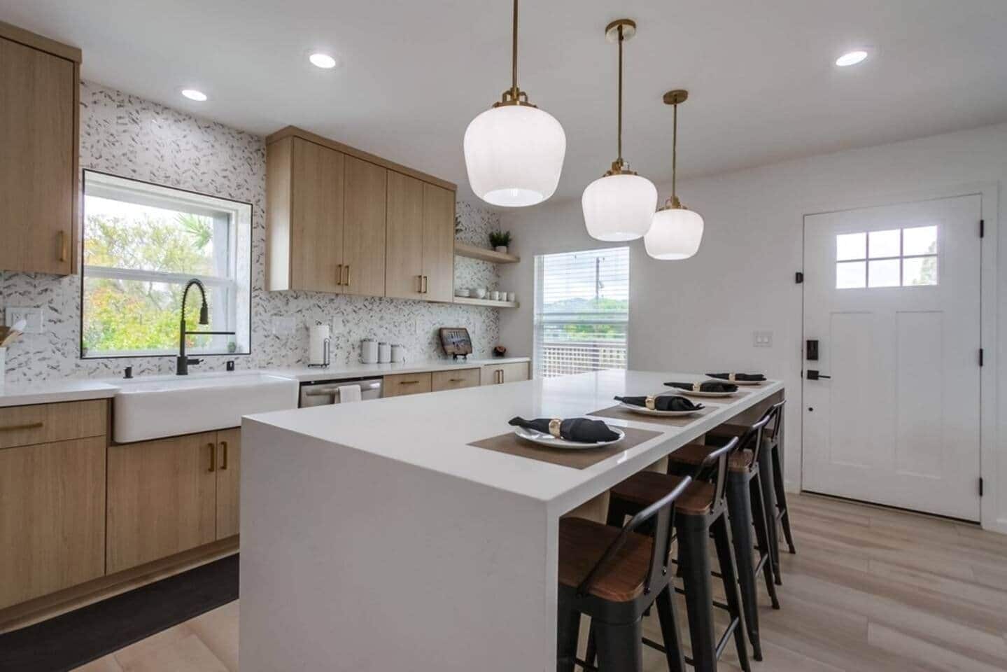 Frigorífic, microones, forn i placa de cuina 