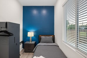 2 bedrooms, iron/ironing board, bed sheets