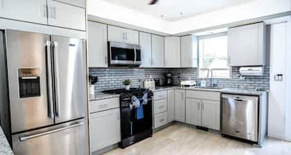 Seaview Ave House-4BR/8PPL Retreat