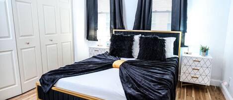 4 bedrooms, desk, iron/ironing board, free WiFi