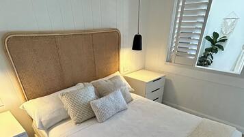 1 habitación, tabla de planchar con plancha, wifi gratis y ropa de cama