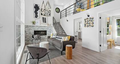 Jaw-dropping artistic mid-century modern home! Close to medical centers