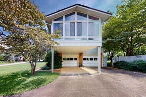 Exterior - Vintage charmer in Lake Junaluska with mountain views, pool & sunroom (Lake Junaluska)