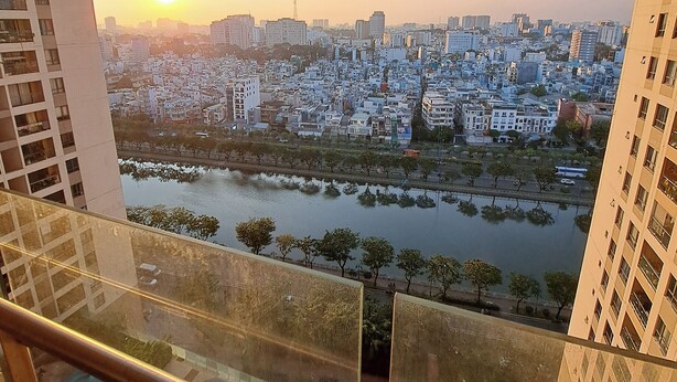 A cityscape view from a high-rise building with a clear sky and the sun setting in the background. - Gold View Saigon Riverside (Ho Chi Minh City)