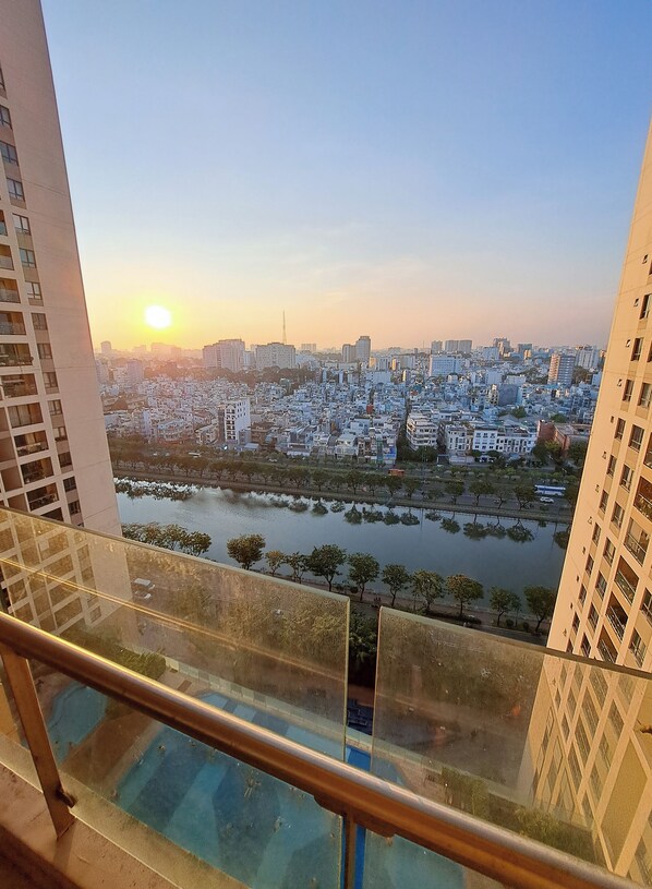 Luxury Apartment | Terrace/patio - Gold View Saigon Riverside (Ho Chi Minh City)
