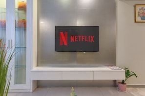 Superior-huoneisto | Oleskelualue | Älytelevisio, Netflix, suoratoistopalvelut