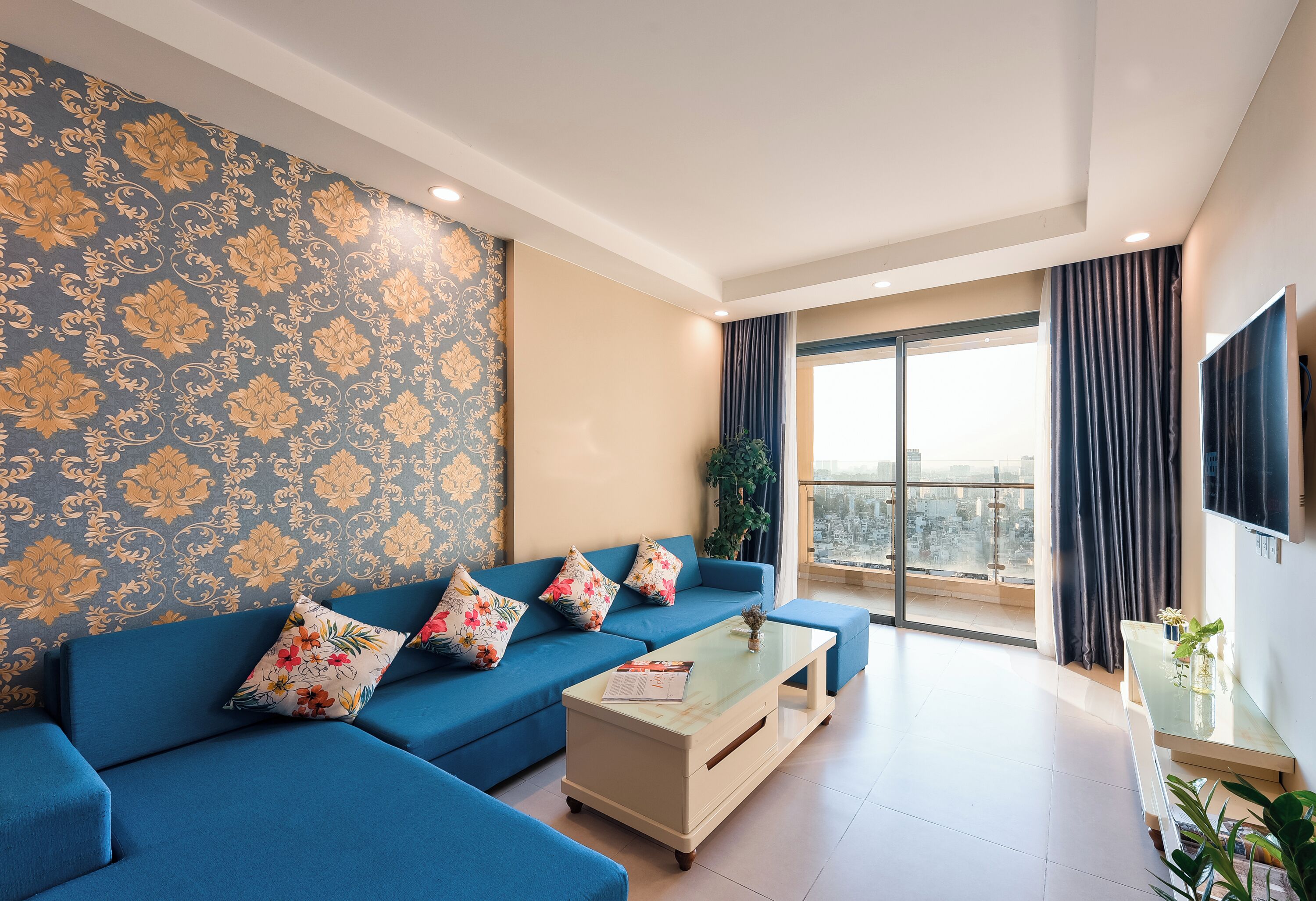 Apartamento superluxo | Área de estar | Smart TV 50 polegadas com canais a cabo, Netflix, serviços de streaming