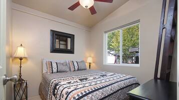 2 bedrooms, travel cot, WiFi, bed sheets