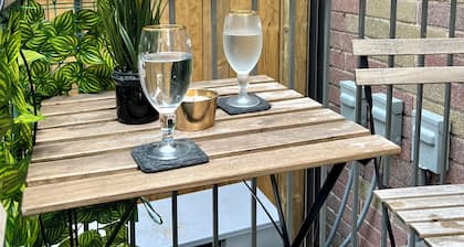 HumberBay Serenity: Luxe 3BR Lakefront House Retreat, close to the lake