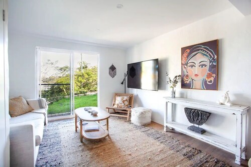 La Sirena — One Bedroom Coastal Living Apartment