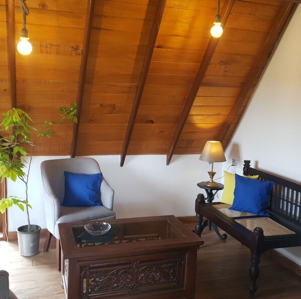 Panoramic Penthouse, 1 Bedroom, Non Smoking, Valley View | Living area