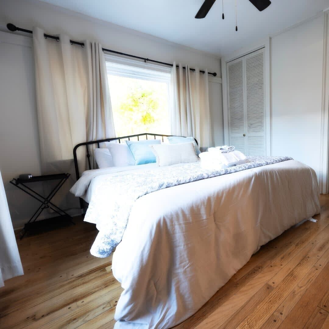 2 chambres, lit de bébé portatif, Wi-Fi, literie fournie