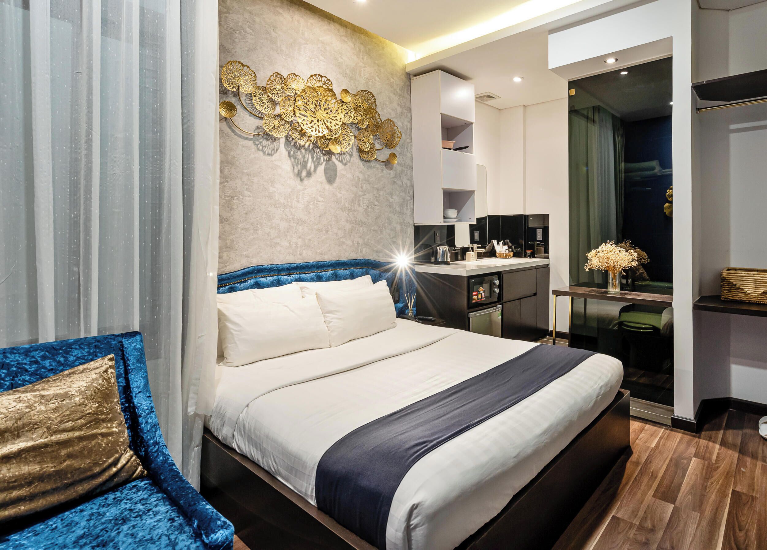 Estudio estándar, 1 cama Queen size, sin ventanas | Minibar, decoración personalizada, wifi gratis y ropa de cama 