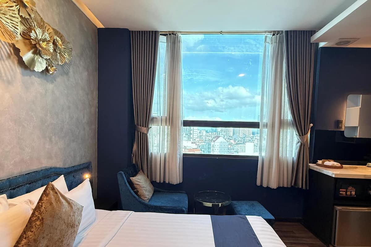 Executive Studio, 1 Queen Bed, City View | City view