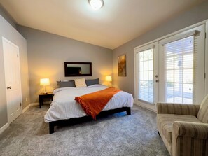 5 Schlafzimmer, Schreibtisch, Bügeleisen/Bügelbrett, Reisekinderbett