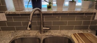 Spacious, FREE Private Heated Pool, Great Location! 10+ Guests & Pet Friendly