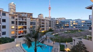 Outdoor pool - The Vibe: Auckland CBD (Auckland)