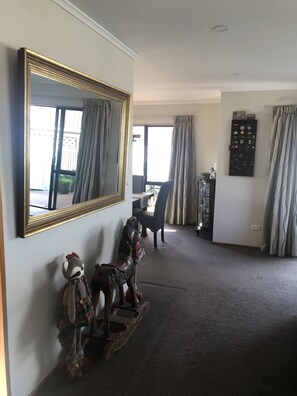 Interior - Raumati Delight
Walk to the beach, play area & village. Comfy, family feel home (Paraparaumu)