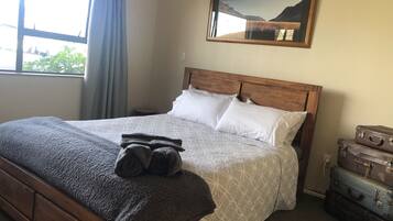 3 habitaciones, escritorio, tabla de planchar con plancha y wifi gratis